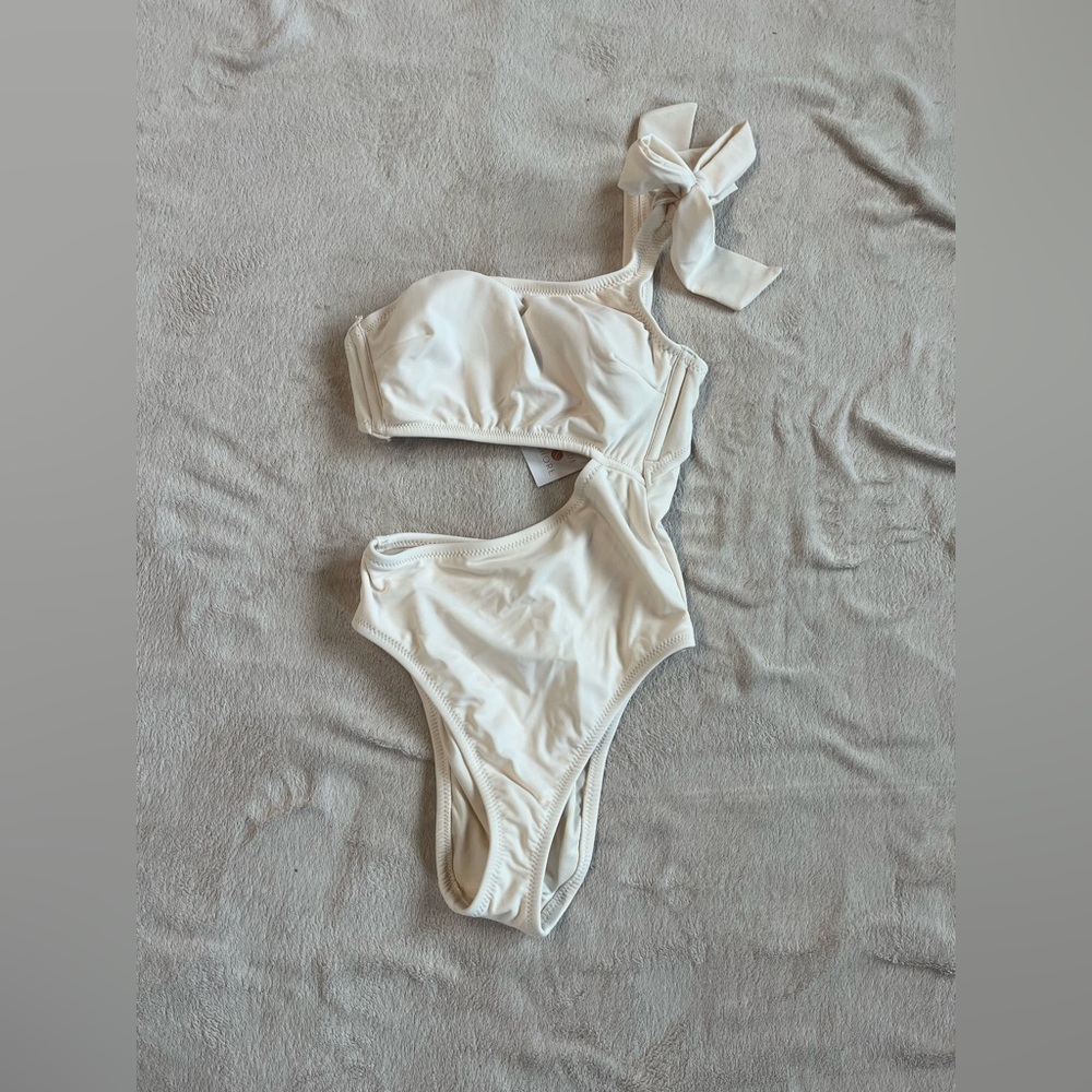 Shade & Shore Women’s Cream One-Shoulder One-Piece Swimsuit XS (0-2) NWT Cheeky